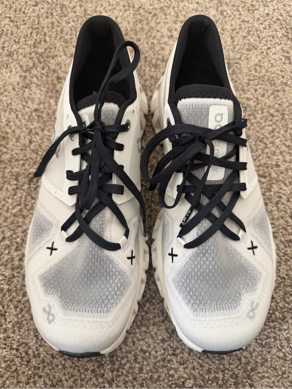 On Running Cloud Womens Running Shoes in White/Black